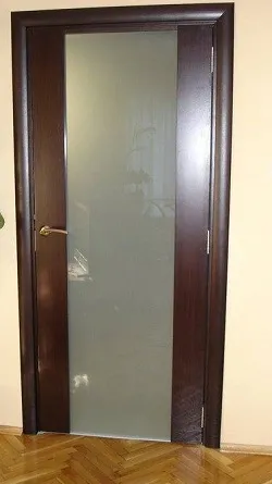 Врата от фурнир файнлайн с матово стъкло